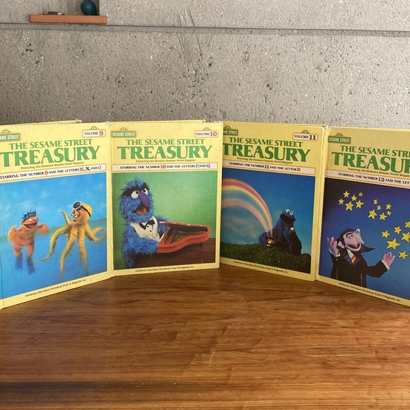 Vintage Sesame Street Hardcovers Volume 9,10,11,12 - Picture 2 of 14